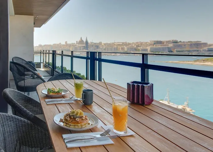 Land\'S End, Boutique Hotel